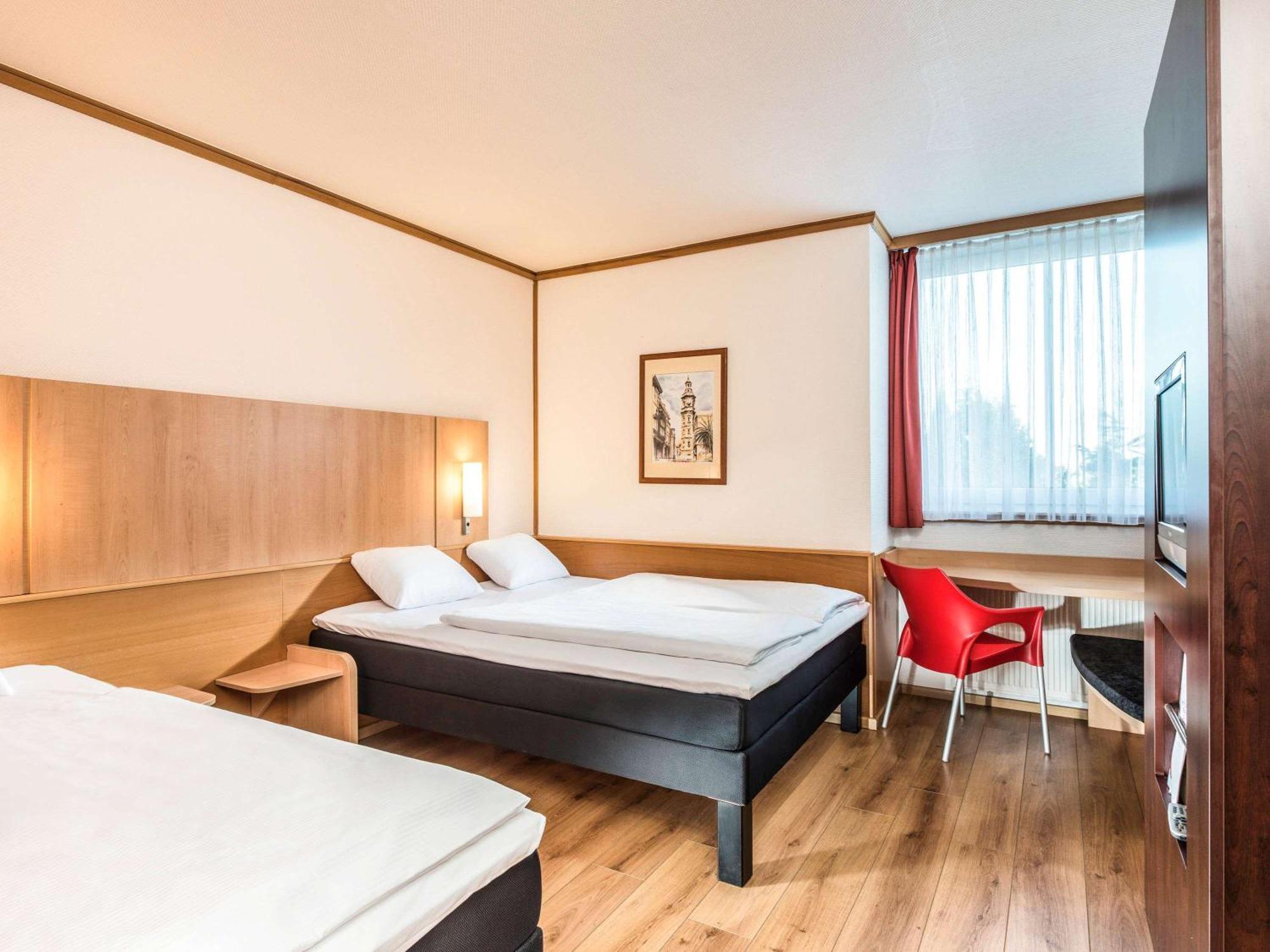Standard Zimmer mit 1 Doppelbett und 1 Einzelbett